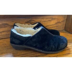 UGGs BLACK Women's 10 Bettey SUEDE Sheepskin Slip On Shoes Clogs Cozy